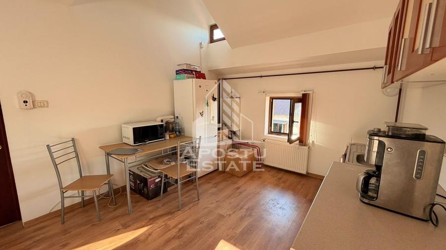 Apartament cu 3 camere decomandat, mobilat în Girocului