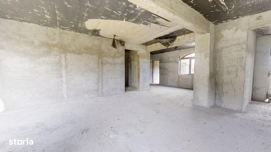 Casă cu 4 camere în Bălteni