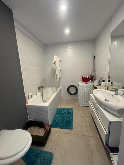 Apartament cu 3 camere semidecomandat în Drumul Taberei