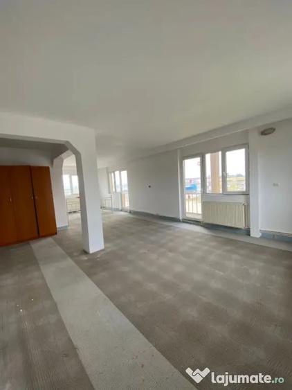 Spa?iu comercial P+1+M, 1.000 mp construiti + teren 3.000 m - 5