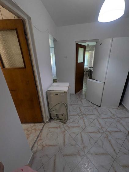 Garsonieră decomandată în Virtuții