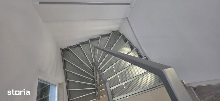 Casă cu 6 camere cu Teren 180 Mp în Grivița