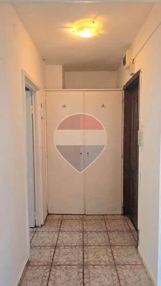 Apartament cu 3 camere semidecomandat în Nord