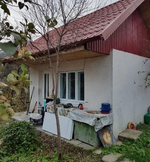 Casă cu 5 camere cu Teren 1300 Mp în Căiuți