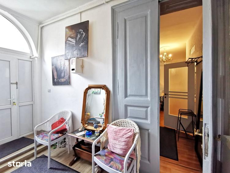 Casă cu 6 camere cu Teren 1200 Mp în Gruia