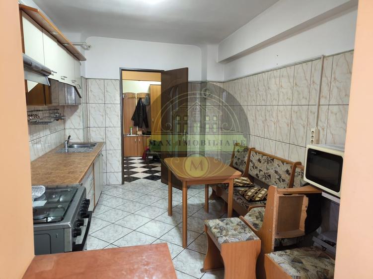 Apartament cu 4 camere decomandat în 9 Mai