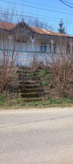 Vand casa +teren aferent 2500 mp - 2