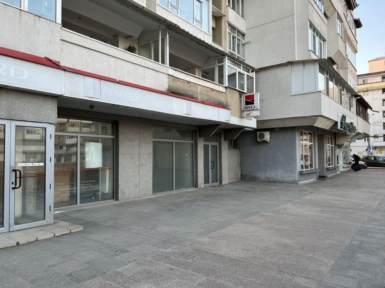 Inchiriez spatii comerciale intre 90 - 500 mp, Pietonal-fostul BRD - 5