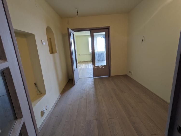 Particular vand apartament cu 3 camere ultracentral (km 0)
