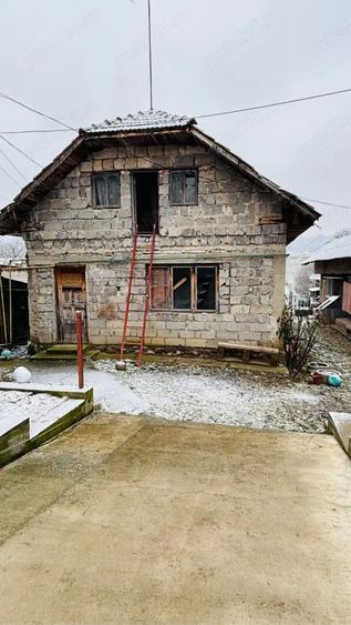 Vand casa ?i teren Pucioasa - 6