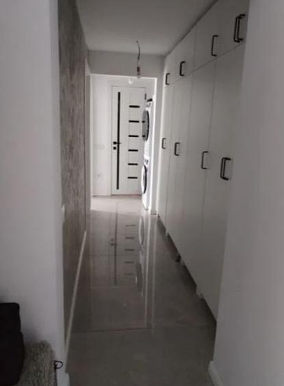 Apartament cu 3 camere decomandat în Titan