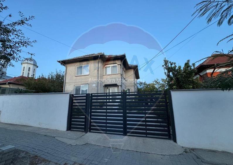 Casa / Vila cu 7 camere de vanzare in zona Central Casa / Vila cu 7 camere de vanzare in zona Central