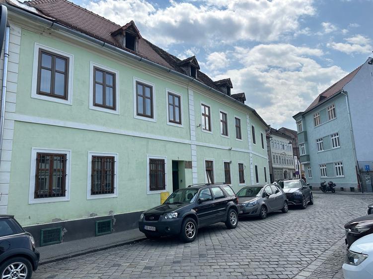 Inchiriez spatiu birouri / cabinet / sediu firma in centru Sibiu - str. Xenopol - 1