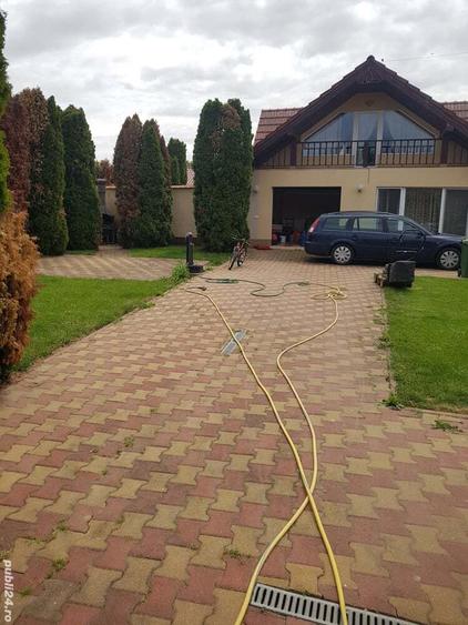 Complex 2 case intr-o curte - 2