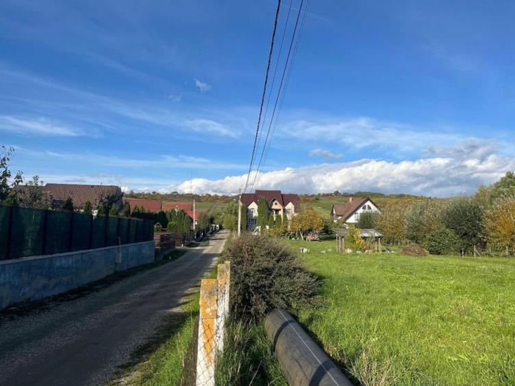 Casă spațioasă + teren intravilan-Sigmir-275 mp utili-teren 3300mp - 7