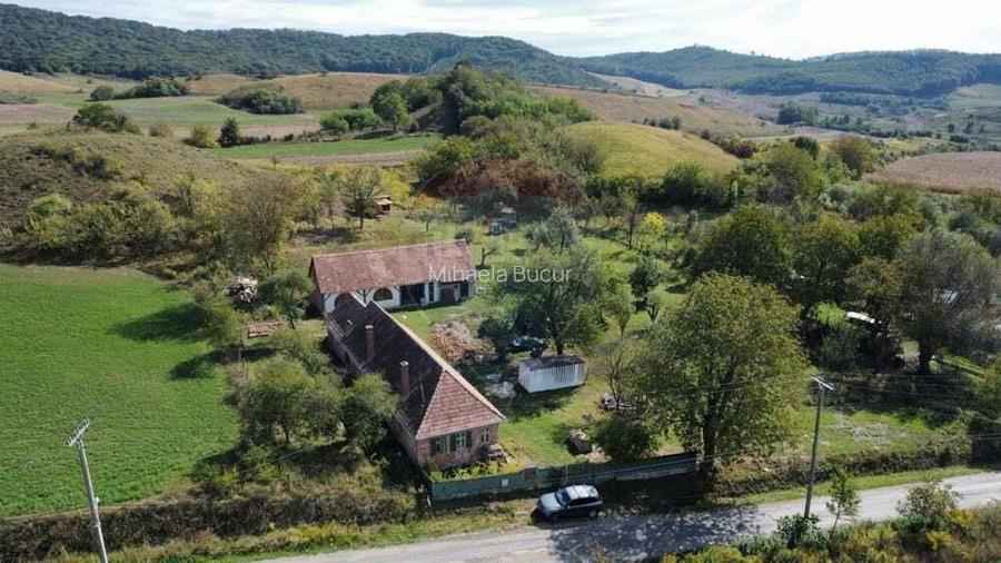 Proprietate in mijlocul naturii 8514 mp teren ?i ?ura tradi?ionala