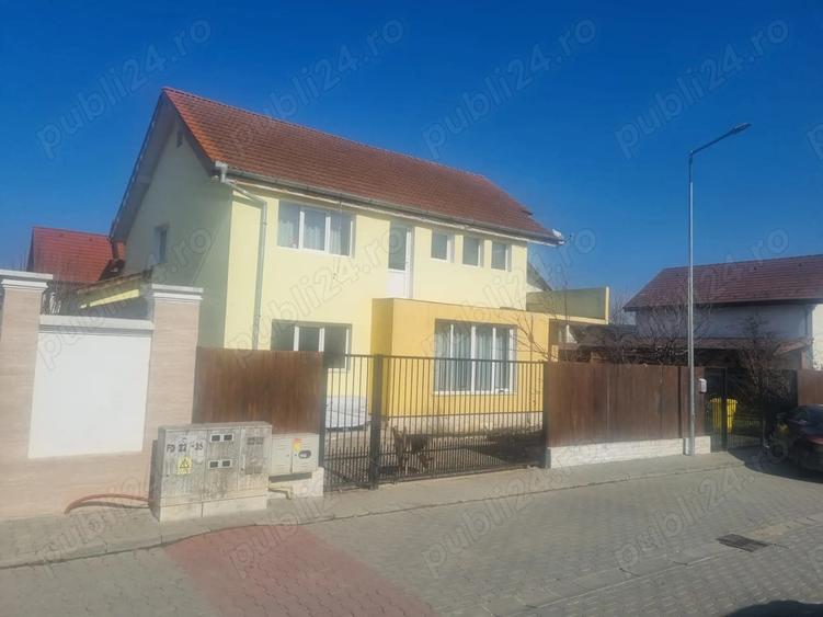 Casa individuala, compusa din 2 apartamente distincte: - 4