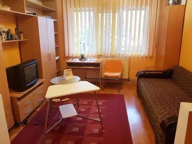 Apartament cu 2 camere, decomandat, zona Pacurari-Alpha Bank - 1