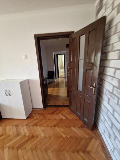 Inchiriez Apartament 2 Camere Zona UltraCentrala Bacau - 2