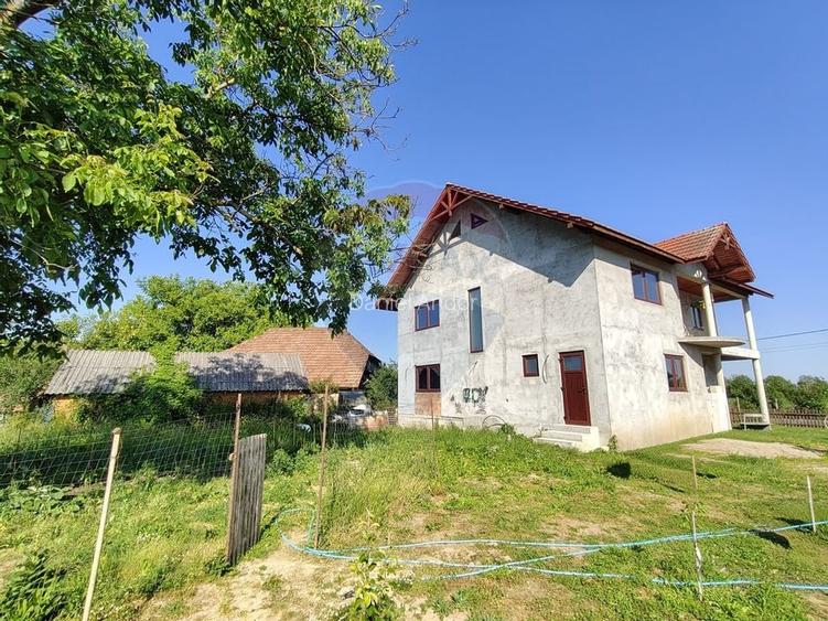 DE VANZARE - Casa cu etaj, Tamaia, Maramures - aproape de Somes