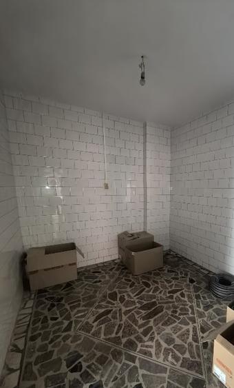 Casă situată Ultracentral având destinația de spatiu comercial cu 3 accese - 6