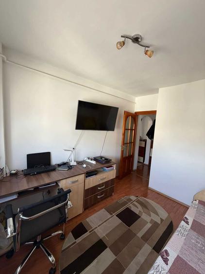 Apartament cu doua camere decomandat , mobilat si utilat - 6