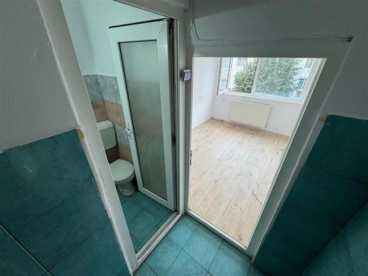 Garsoniera 12mp , de vanzare, zona Sud, etaj 4 cu acoperis - 7