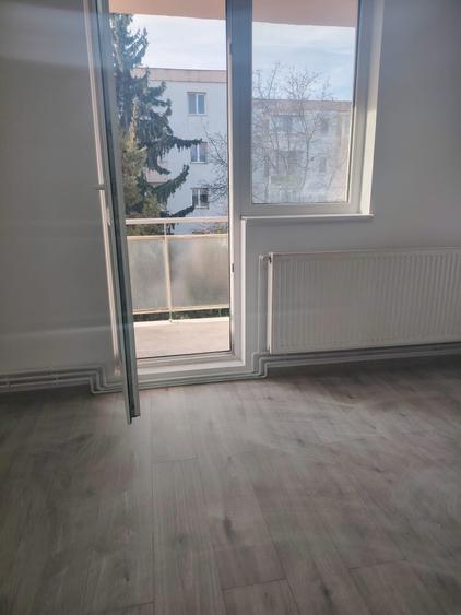 De vanzare apartament renovat la cheie etaj intermediar - 1