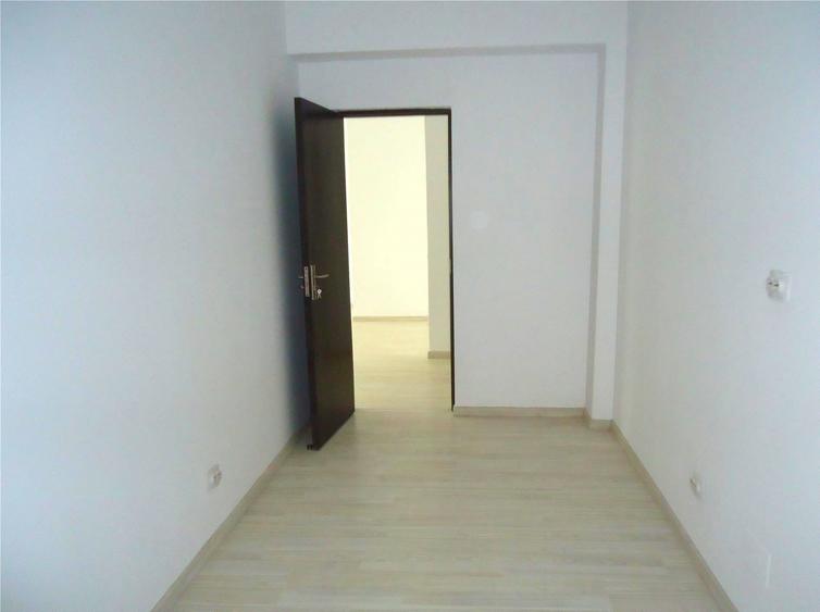 Apartament nou cu 3 camere, confort sporit, 100mp, etaj 1, finisat modern, in Centru - 2