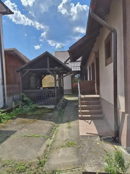 Casa de vanzare in Seaca Calimanesti la drum DN 7(E 81) - 1