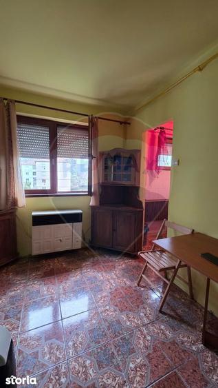 Apartament cu 3 camere de vanzare, str Tineretului - 10