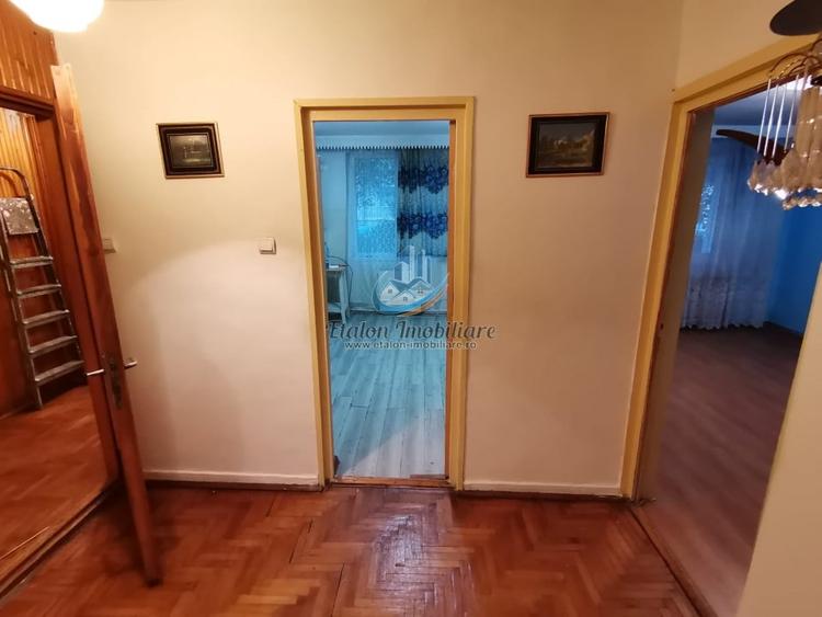 Apartament 3 camere, 2 bai, boxa, parter inalt,&nbsp;zona&nbsp;1&nbsp;Mai - 5