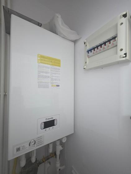 Casă individuală cu 4 camere cu Canalizare în Giulești
