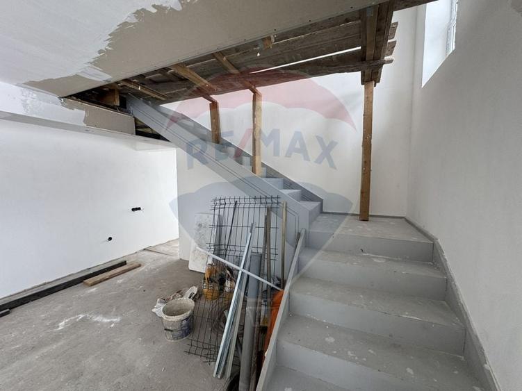 Casă / Vilă cu 6 camere de vânzare - 9