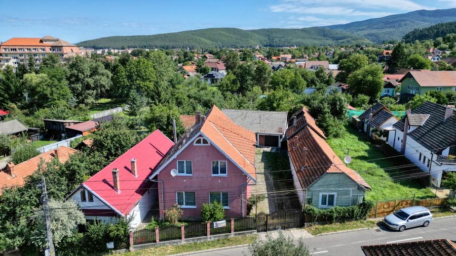 Covasna, casa cu structura deosebita, curte generoasa, dependinte foarte utile! - 1