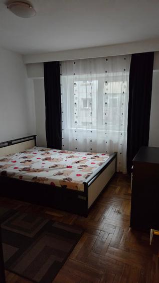 Dacia, ap. 2 camere, decomandat, etaj 2/4 - 9