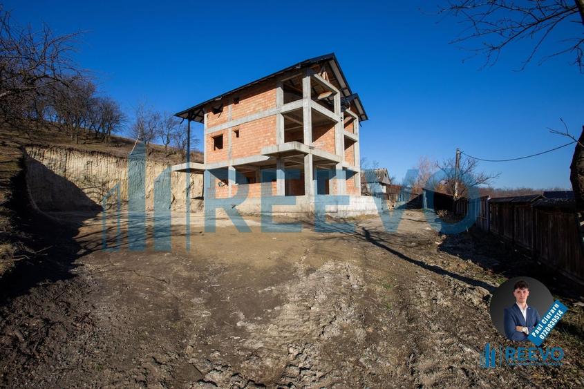 Pensiune/Vilă la roșu P+E+M în Sărata - 4