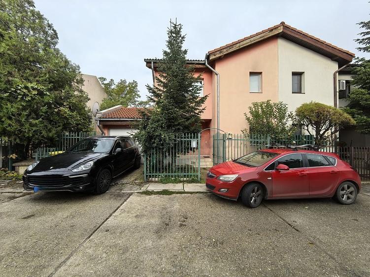 Vilă in complex rezidential - 1