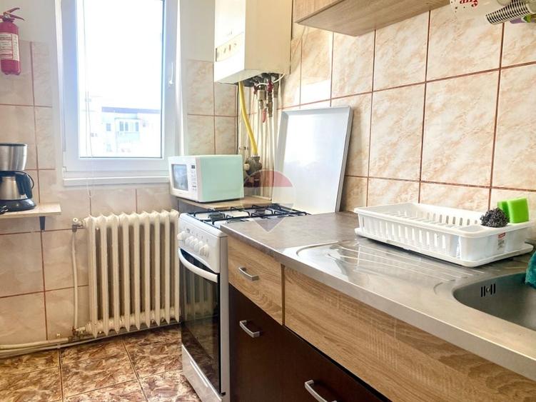 Apartament cu 2 camere decomandat, mobilat în Central