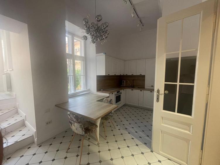 Apartament cu 5 camere decomandat în Ultracentral