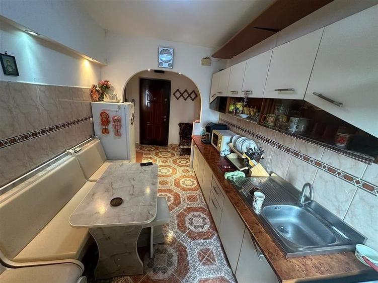 Ap 3 cam, Sud P-uri, 76 mp utili, et4/4 cu acoperis,CT,imbunatatit - 2