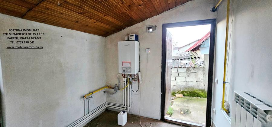 Casa individuala,cu 2 beciuri, anexe si 920 mp teren,la 10 minute de P.Neamt - 12