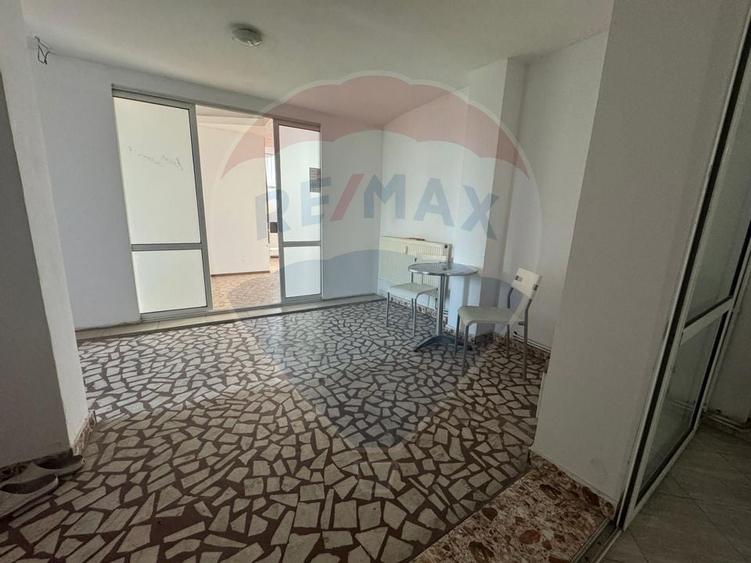 Spatiu comercial de 900mp de inchiriat in zona Romanesti - 19