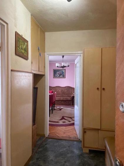 Vand apartament , 3 camere . semidecomandat , etaj 2 , Micro 3 - 5
