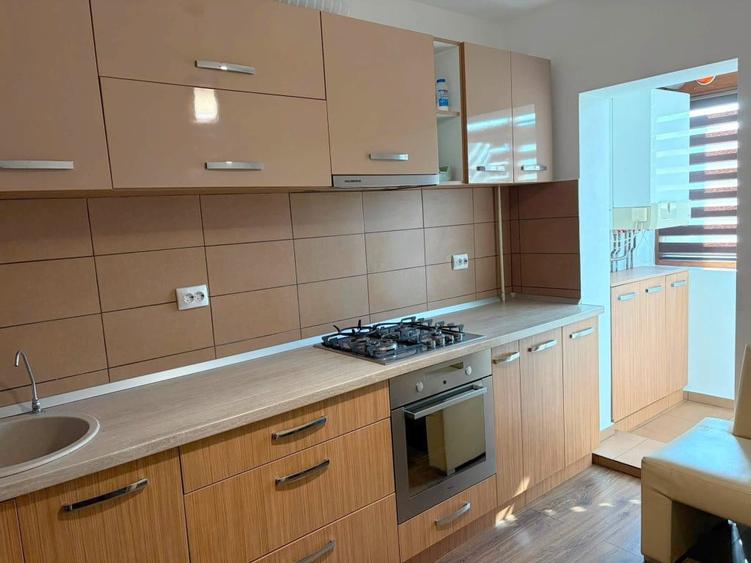 Apartament cu 3 camere decomandat în Metalurgie