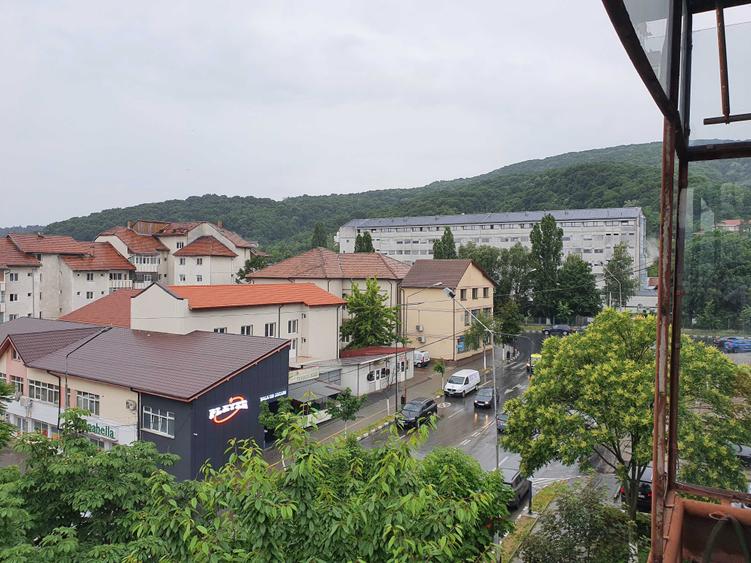Vand apartament decomandat, 2 camere, situat pe Bulevardul Republicii nr. 1, Zona Nord, chiar langa Spitalul Judetean - 8