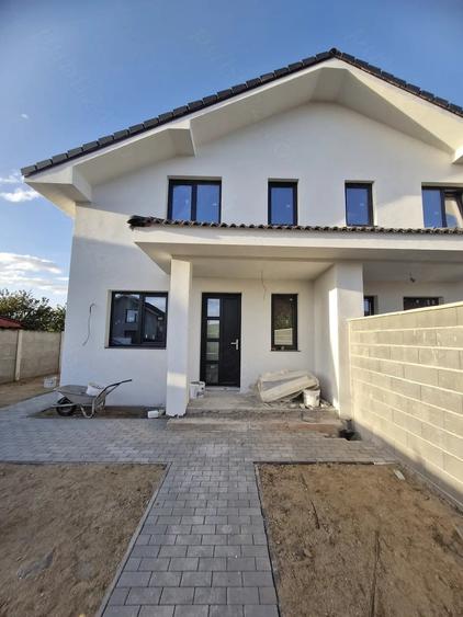 Casă cu Teren 330 Mp în Sânandrei