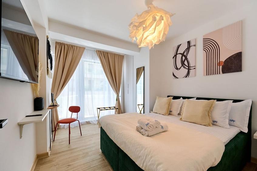 Apartament cu 3 camere decomandat în Mamaia-Sat