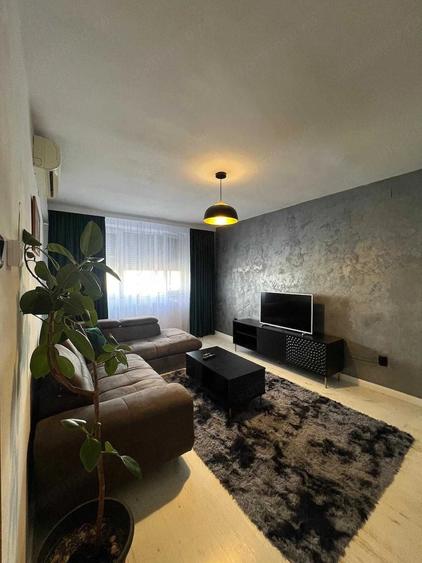 Apartament cu 3 camere semidecomandat în Circumvalațiunii