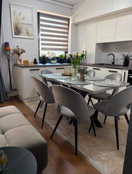 Apartament cu 3 camere decomandat în Exterior Vest